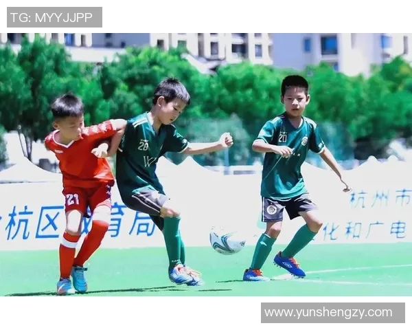 足球渗透训练的核心理念与实战应用探索与提升球员技术水平的有效方法